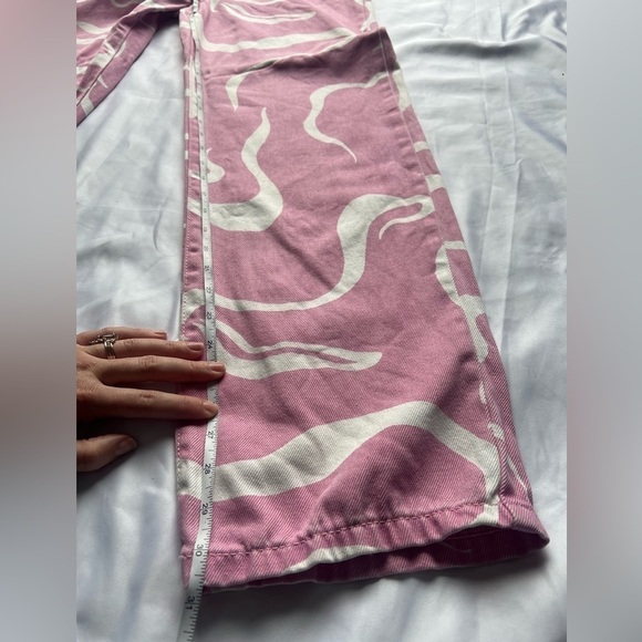 Cotton On Pink and White Swirly Loose Straight Jeans 4 - Picture 13 of 16